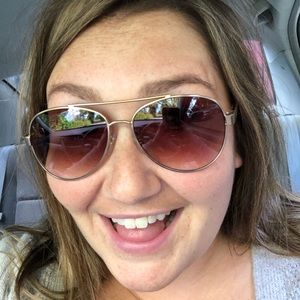 Meet your Posher, Cara